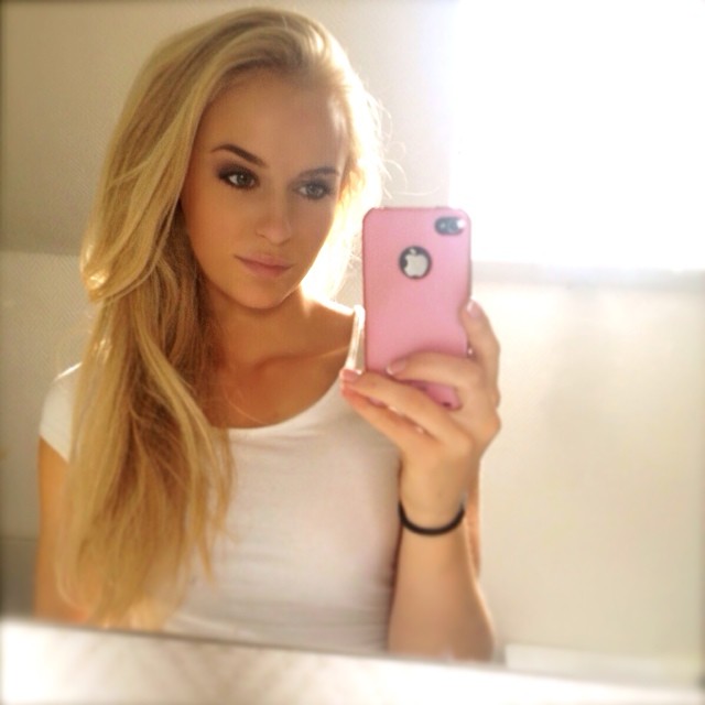Giphy profile picture for @sabrina