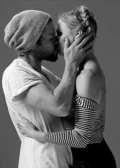 صور احضان ساخنة رومانسية متحركة GIF Kiss   - صفحة 3 Giphy.gif?cid=ecf05e47z82k206i7vlivcrbm1fitbjx9l7nwrthclp37nhh&rid=giphy