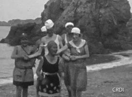 Dancing On The Beach GIF by CRDI. Ajuntament de Girona