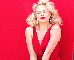 margot robbie requests GIF