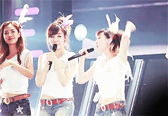 snsd friendship taeyeon tiffany taeny GIF