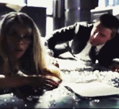  arrow stephen amell oliver queen olicity felicity smoak GIF