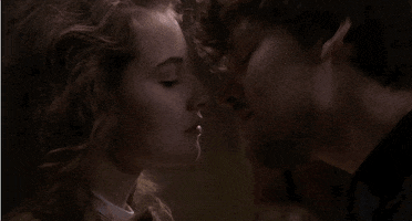couple kiss GIF by Videoland