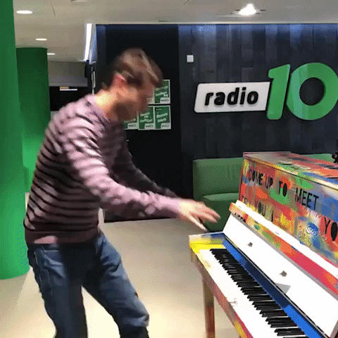 piano man weekend GIF by Radio 10