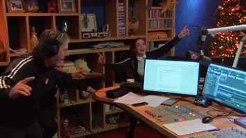 200.gif?cid=fc005b08fa01fbdc2f1ed7ddcff317bb92a05a7bc377f49b&rid=200.gif&ct=g