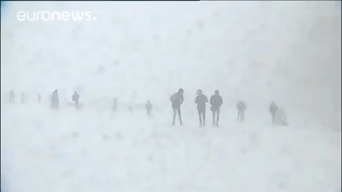 france snow GIF by euronews