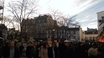 ariannalenzi place du tertre paris GIF