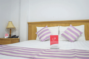 zum hotel room GIF