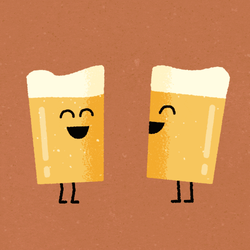 Gif přání k svátku se dvěma kreslenými smějícími se sklenicemi piva s obličeji a nožkami.