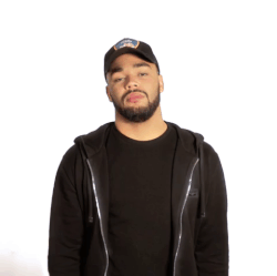 Я играю на гитаре пианино барабаны а что умеешь ты