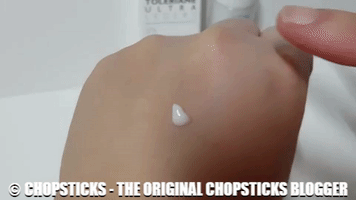 riihpuniao face skin la roche-posay skin care products GIF