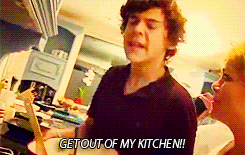 amkorger harry harrystyles cooking baking kitchen onedirection 1d GIF