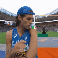 flag kiss GIF by European Athletics