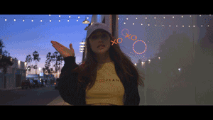 Blanco Y Negro Body GIF