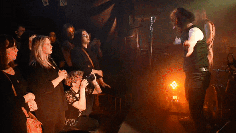 giphy.gif?cid=6c09b95208dqy7hfablzphevdl15xy9j1tlefd2q0jt4uxdj&ep=v1_internal_gif_by_id&rid=giphy.gif&ct=g