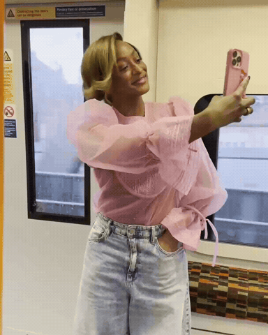 Selfie Influencer GIF by Cuppy