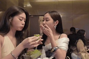 อมอษยา GIF