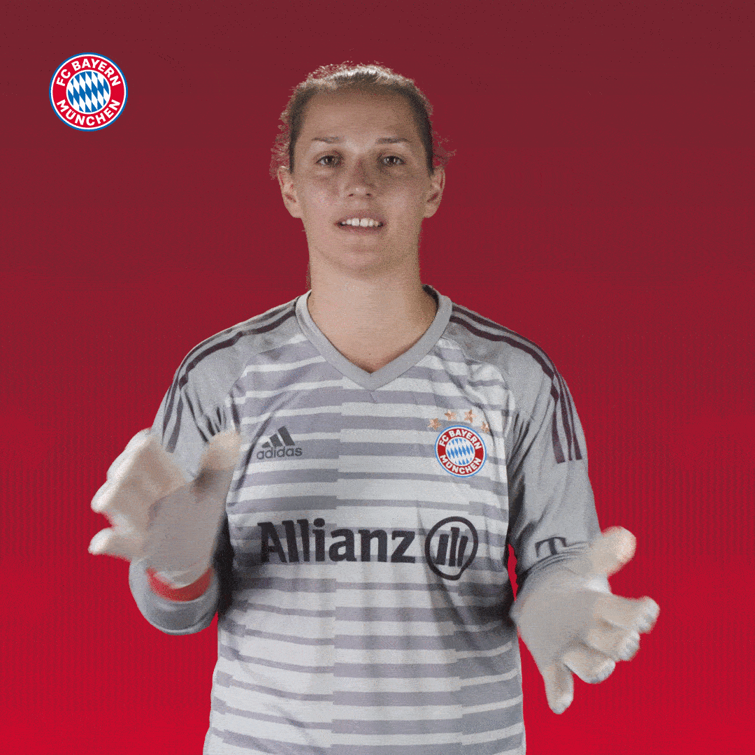 Happy Laura Benkarth GIF by FC Bayern Women