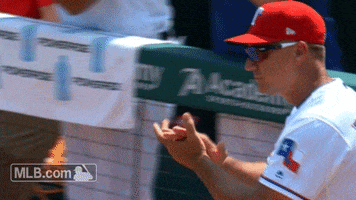 jeff banister applause GIF by MLB