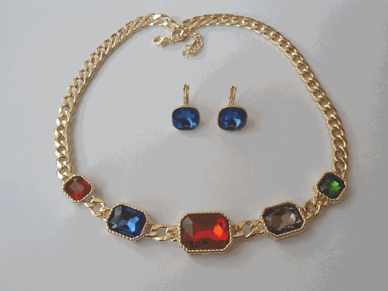 Necklace GIF Find & Share on GIPHY