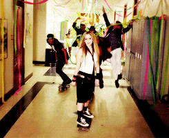 avril lavigne poi GIF