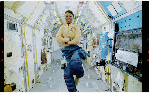 💾
"Rientro Ritardato: Gli Astronauti Americani in Attesa sulla Stazione Spaziale Internazionale"