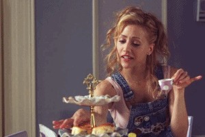 Brittany Murphy Eating GIF - Find & Share on GIPHY