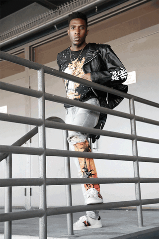 Montruh Creative GIF