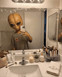 lilmayo-alien-selfie-extraterrestrial-KGGYlGZYJNqtJb8r22