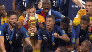 VIDÉO - Coupe du monde : pourquoi le trophée n'est-il pas le même