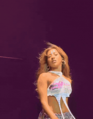 Lara GIF