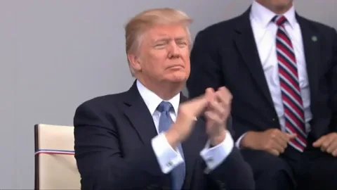 donald trump applause GIF by franceinfo