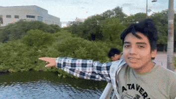 Alecs GIF