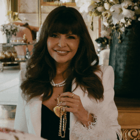 Itati Cantoral Apple GIF by Nido de Villanas