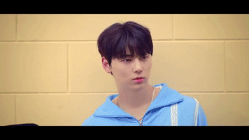 Wanna One GIF