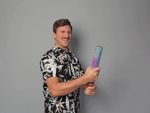 Gif s usmívajícím se mužem s knírkem vystřelujícím barevné konfety. 