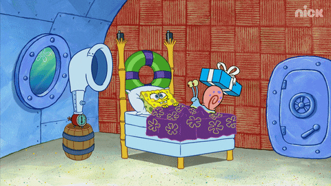 Pohyblivá animace s postavičkou Spongebob, která vstává z postele plné balónků a dárku, foukající na narozeninovou frkačku.