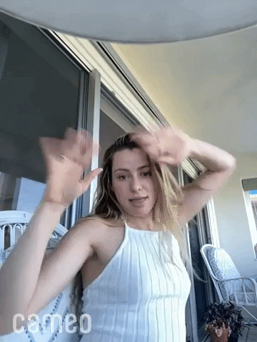 Caroline Calloway GIFs - Get the best GIF on GIPHY