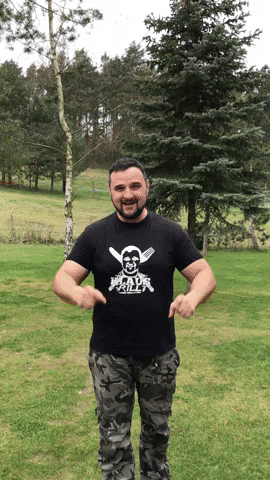 Klaus grillt GIF