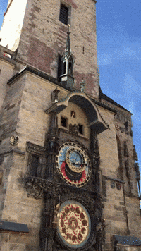 nikaachris-oldtown-clock-square-XYXuCQ2DnIQLVQpurE