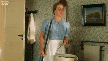 Tv2 Edith GIF by Badehotellet