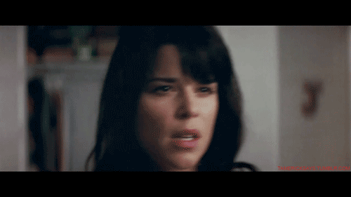 Neve Campbell Hunts Find And Share On Giphy