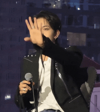 Evan Lee GIF