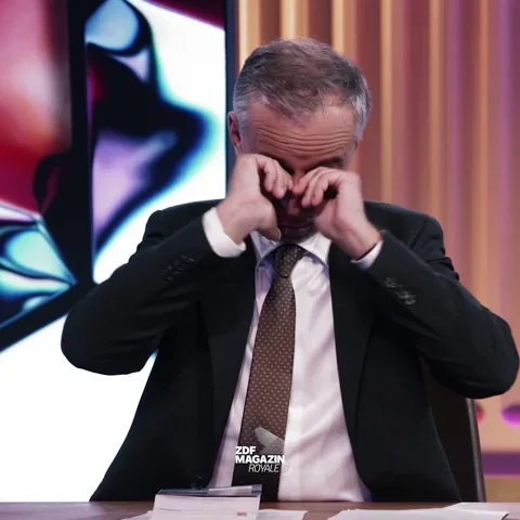 Good Morning Blink GIF by ZDF Magazin Royale