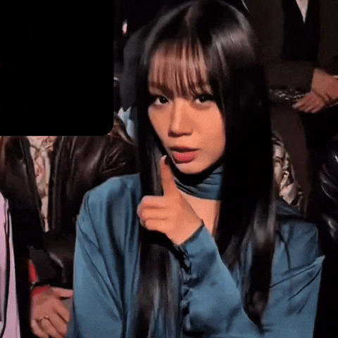 Paris Fashion Week Hyeri GIF