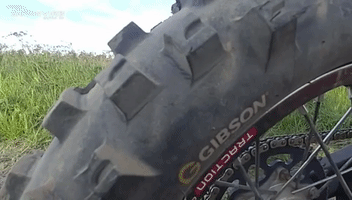 fullgas slowmotion gibson garmin tyre GIF