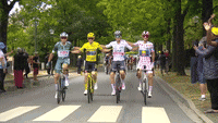 AmaurySportOrganisation-celebration-tourdefrance-maillotjaune-ebxoqHclsUoxpMTNhs