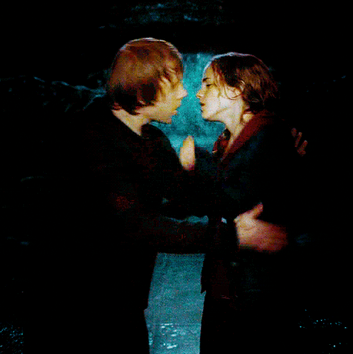  kiss harry potter hermione granger ron weasley the deathly hallows GIF