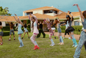 Era Sui GIF by KiiiKiii