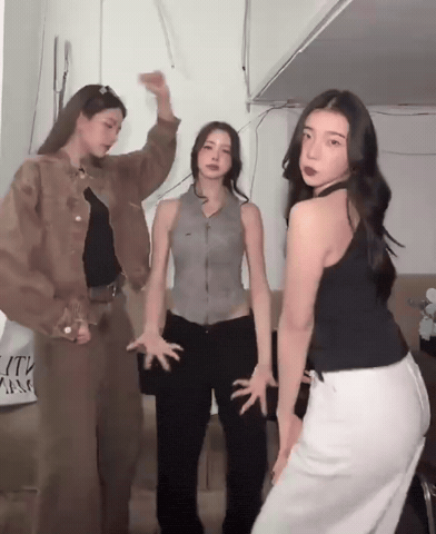 Mieaya GIF